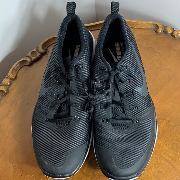 Nike Free Trainers - size 15 - Picture 3 of 9